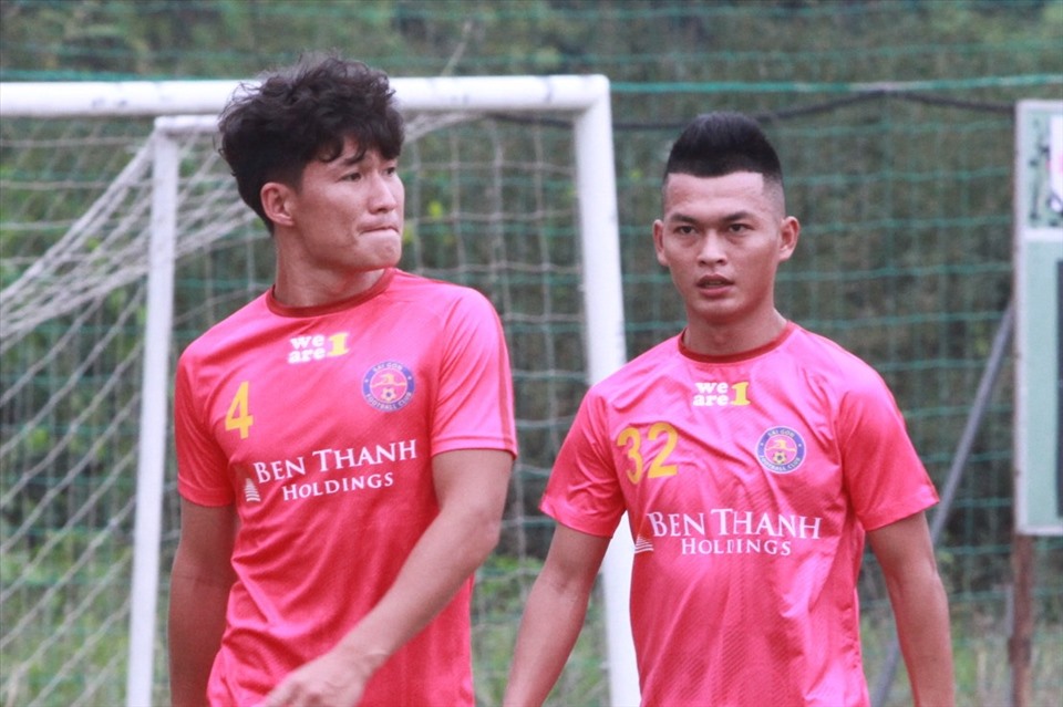 Đình Nhơn (phải) và Hoài An (trái) là 2 cầu thủ chuyển đến Sài Gòn từ Khánh Hoà. Ảnh: Thanh Vũ
