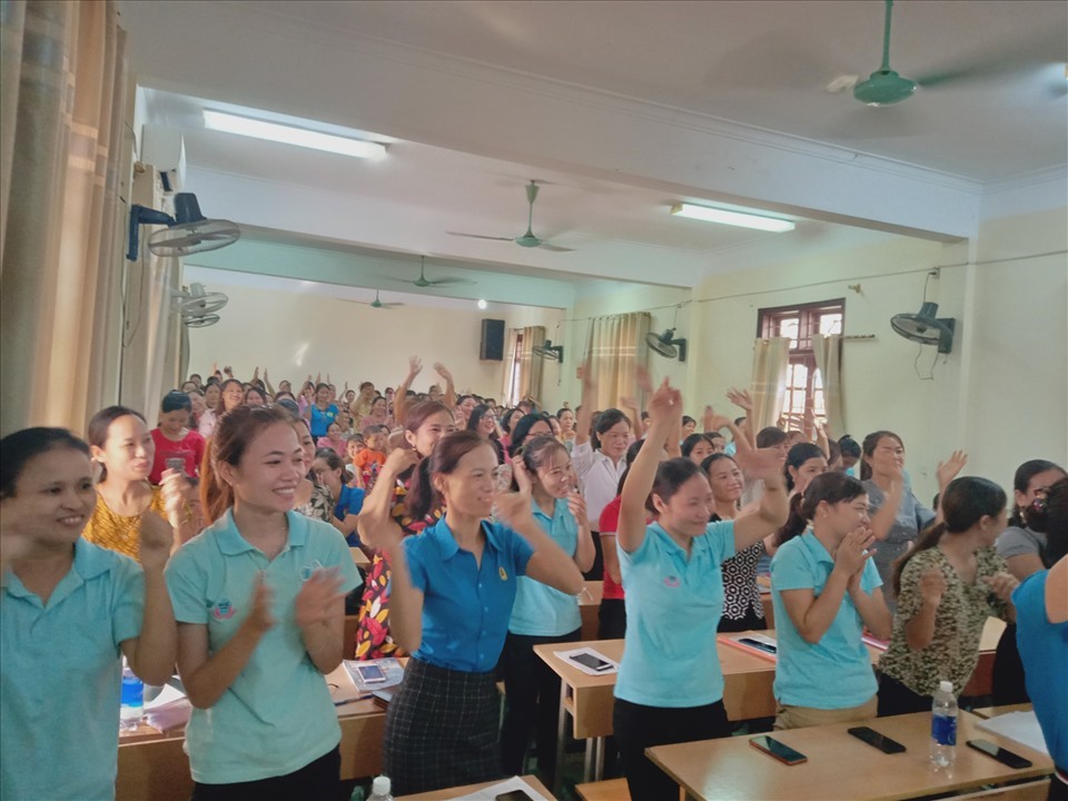LĐLĐ tỉnh Nghệ An vừa tổ chức truyền thông về chính sách lao động nữ cho gần 200 công nhân lao động. Ảnh: Phúc Lợi