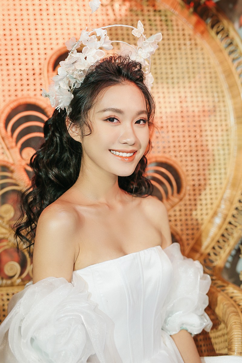 Dừng chân tại top 10 cuộc thi Hoa hậu Việt Nam 2020 và giành giải thưởng phụ “Người đẹp tài năng“, cái tên Doãn Hải My được dư luận quan tâm bởi vẻ đẹp trong sáng, hút hồn.