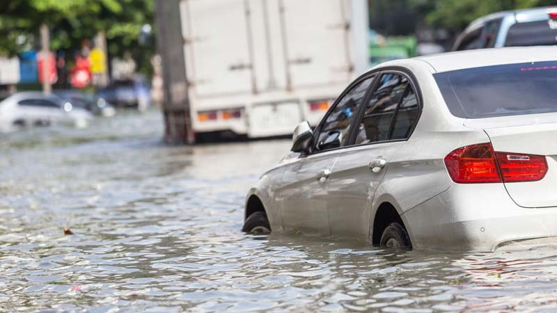 Việc các công ty bảo hiểm có chi trả chi phí khắc phục sự cố do ngập nước hay không phụ thuộc vào hợp đồng bảo hiểm vật chất ban đầu giữa chủ xe và phía bảo hiểm. Ảnh: Autopro
