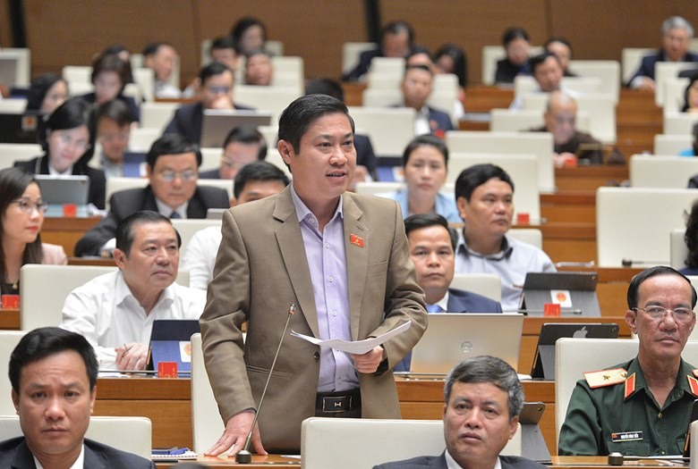 Đại biểu Phan Thái Bình - Đoàn ĐBQH tỉnh Quảng Nam, phát biểu tại phiên thảo luận.