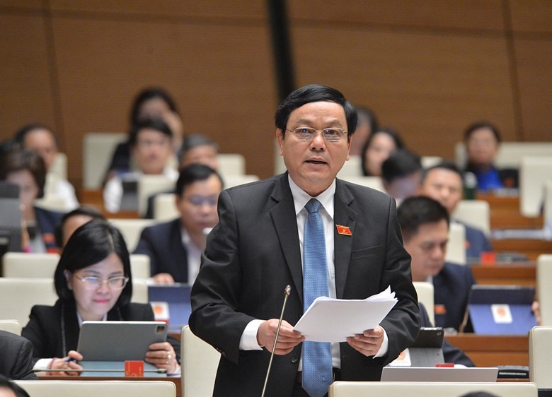 Đại biểu Hoàng Đức Thắng - Đoàn ĐBQH tỉnh Quảng Trị, phát biểu tại phiên thảo luận. Ảnh: Quốc hội