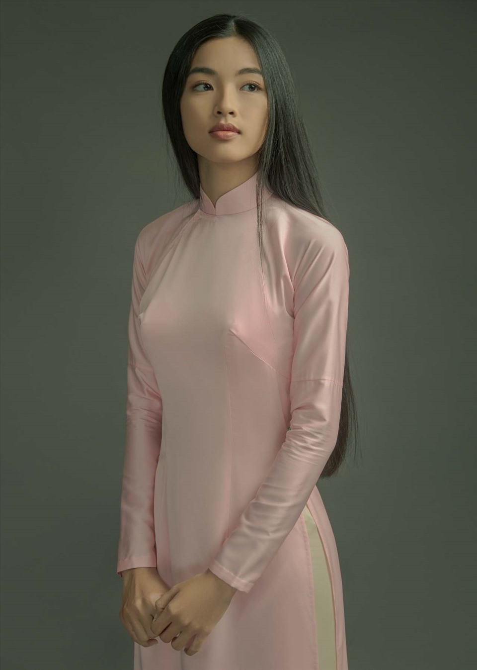 Là gương mặt mới toanh trong làng giải trí, Phạm Nguyễn Lan Thy (sinh năm 1998) hiện đang làm người mẫu ảnh và tham gia đóng quảng cáo cho một vài nhãn hàng nổi tiếng.