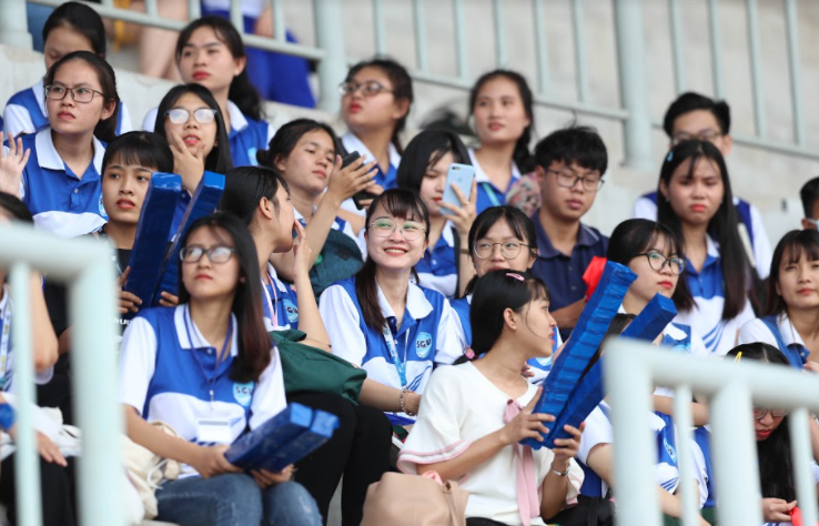 CĐV ĐH Sài Gòn luôn sát cánh cùng đội bóng đến trận đấu cuối cùng của SV-League 2020. Ảnh: Thông Nguyễn.