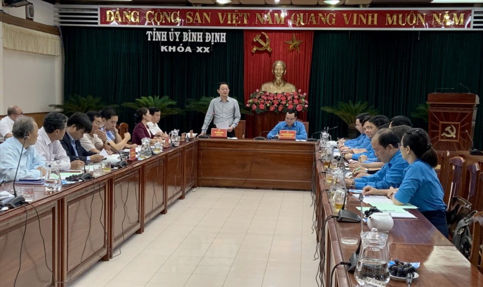 Toàn cảnh cuộc họp về việc triển khai đầu tư dự án thiết chế của Công đoàn tại các khu công nghiệp tỉnh Bình Định. Ảnh: T.X