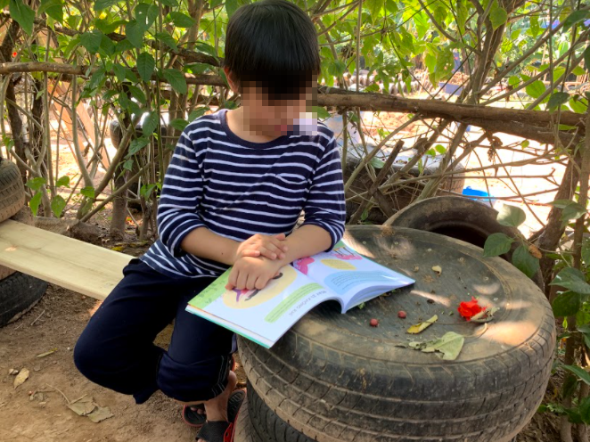 Nhiều em nhỏ ở nội thành Hà Nội cũng đến đây vào mỗi cuối tuần đọc sách, vui chơi giải trí.