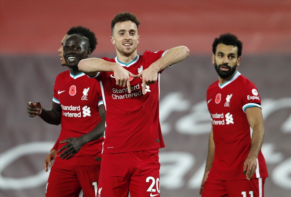 Diogo Jota tỏa sáng rực rỡ với cú hat-trick trong chiến thắng 5 sao của Liverpool. Ảnh: AFP