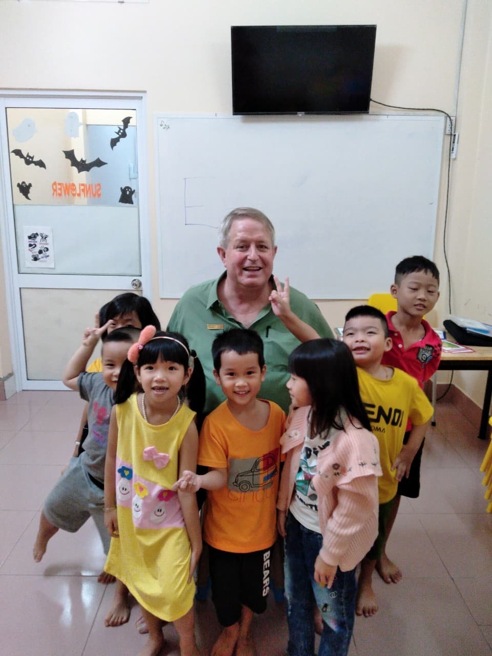Ông Skip Carver, một giáo viên người Mỹ tại Việt Nam cho biết đã hoàn thành bỏ phiếu bầu cử sớm từ vài tuần trước. Ảnh: Nhân vật cung cấp