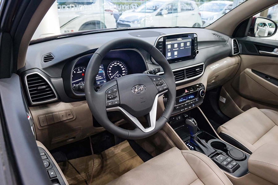 Cận cảnh nội thất khoang lái và mặt tap-lô xe Hyundai Tucson bản 1.6 đặc biệt 2020. Ảnh: Hyundai.
