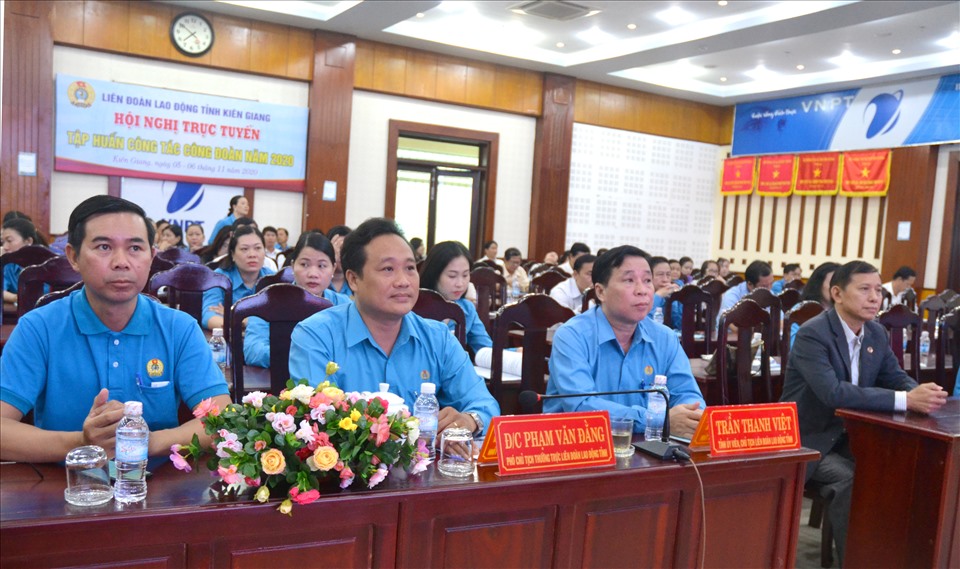Quang cảnh buổi tập huấn trực tuyến nghiệp vụ Công đoàn do LĐLĐ tỉnh Kiên Giang tổ chức. Ảnh: Lục Tùng