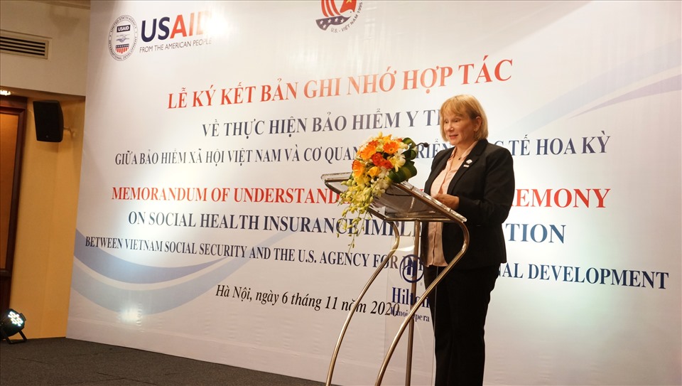 Bà Ann Marie Yastishock, Giám đốc USAID Việt Nam phát biểu tại buổi lễ.