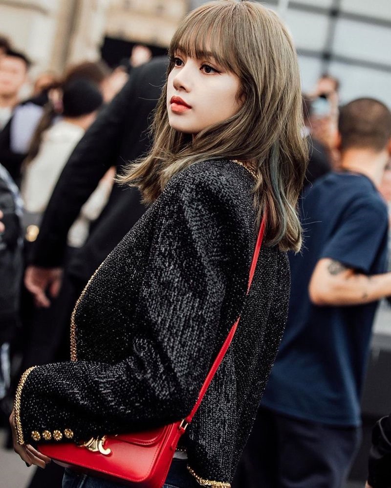 Kết quả bình chọn được thống kê từ các lượt chia sẻ trên Weibo và lượt thích trên Instagram của cư dân mạng. Theo đó, Lisa xuất sắc giữ vị trí đầu bảng. Tháng 5 năm nay cô cũng xuất sắc đứng thứ 2 trong top 100 sao nữ đẹp nhất thế giới năm 2020 do tờ Starmometer bình chọn. Ảnh: YGE.