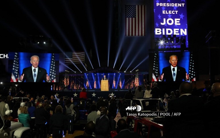 Kết thúc bài phát biểu là màn trình diễn pháo hoa cùng nhiều dòng chữ “Biden” được thắp sáng. Ảnh: AFP.