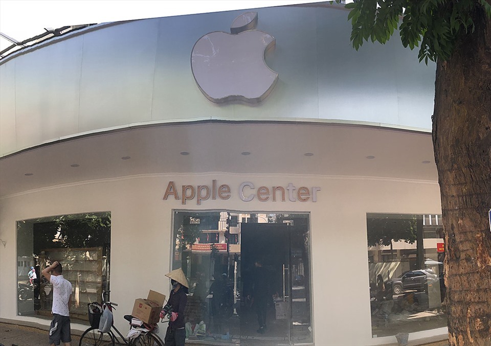Apple Center trên phố Hàng Bài, Hà Nội. Ảnh: Lưu Tươi.