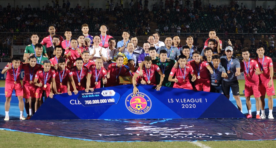 Câu lạc bọ Sài Gòn kết thúc V.League 2020 bằng trận thua Viettel 0-1 trên sân nhà. Đây là trận thua duy nhất tại sân Thống Nhất ở mùa này. Đội bóng của ông Vũ Tiến Thành đứng hạng 3 chung cuộc với 34 điểm/20 trận đấu. Họ nhận huy chương đồng cùng 750 triệu đồng tiền thưởng.