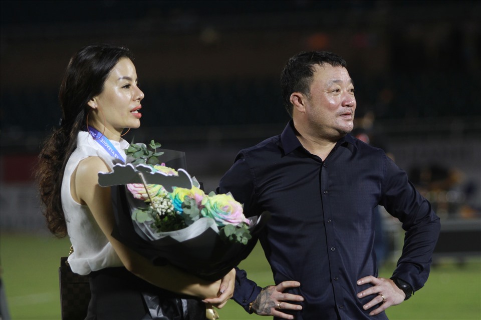 Huấn luyện viên Trương Việt Hoàng cũng đi vào lịch sử bóng đá Việt Nam khi vô địch giải bóng đá vô địch quốc gia Việt Nam trên cương vị cầu thủ lẫn huấn luyện viên. Trước đó, ông là thành viên của Thể Công vô địch quốc gia năm 1998.