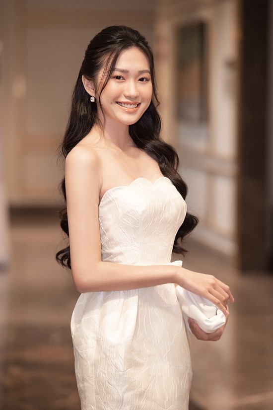 Hải My được so sánh với Lương Thùy Linh - đương kim Miss World Vietnam về nhan sắc và học tập. Ảnh: BTC