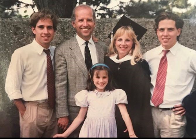 Ảnh gia đình ông Joe Biden và bà Jill Biden được bà chia sẻ trên Instagram. Ảnh: Instagram Jill Biden.