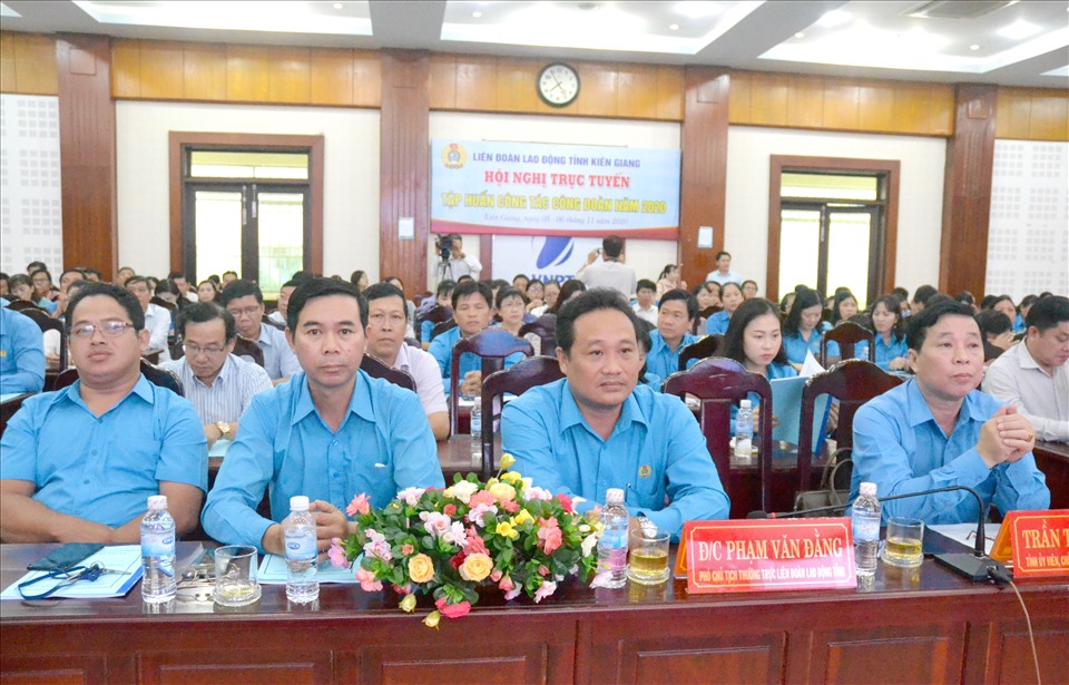 Ông Trần Thanh Việt dự Hội nghị tập huấn nghiệp vụ trực tuyến cho cán bộ Công đoàn. Ảnh: Lục Tùng