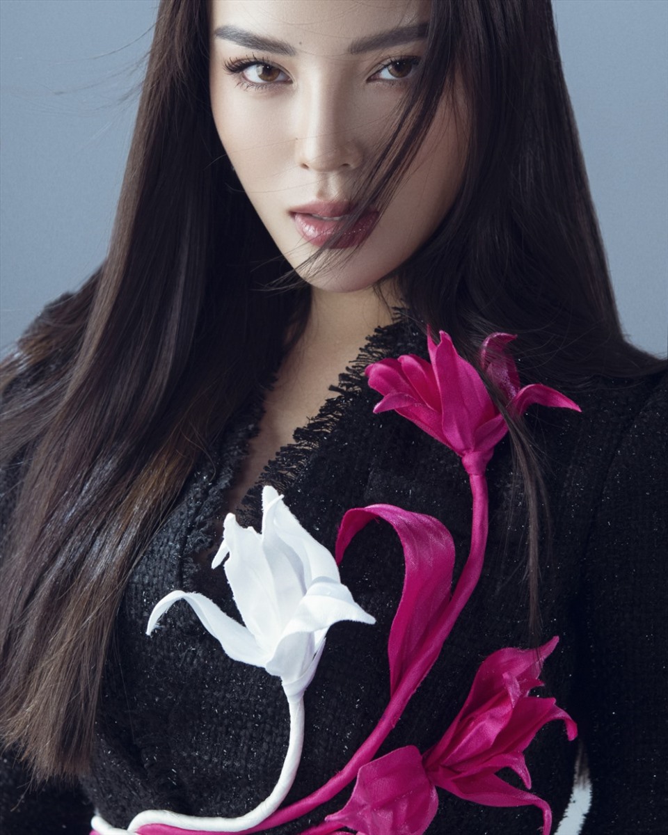 Hoa hậu Việt Nam 2014 Kỳ Duyên là một trong những gương mặt nổi bật. Tuy trong suốt nhiệm kỳ, người đẹp dính không ít lùm xùm nhưng đã thay đổi và trở lại mạnh mẽ hơn.
