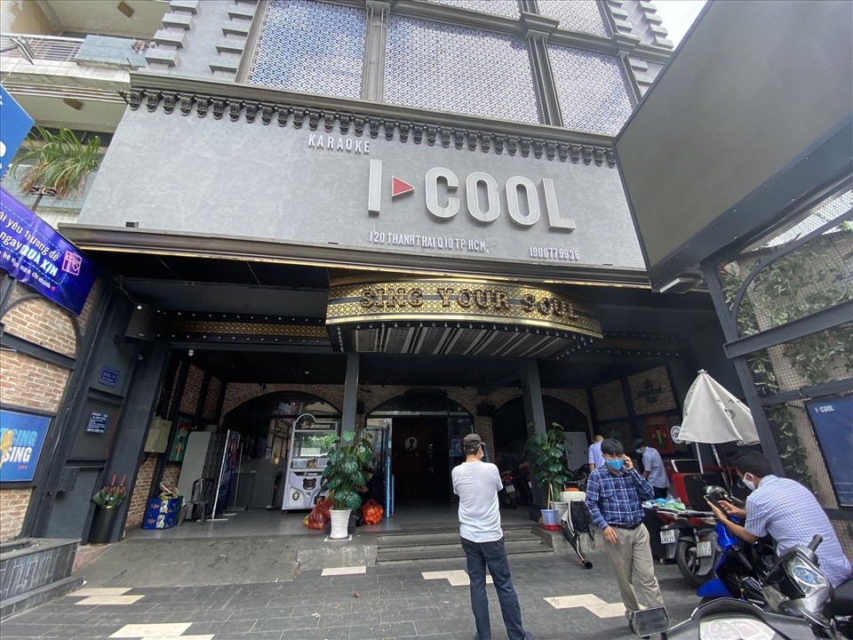 Karaoke ICOOL ( số 120, đường Thành Thái), HighLand Coffee Vạn Hạnh Mall (số 11, đường Sư Vạn Hạnh)