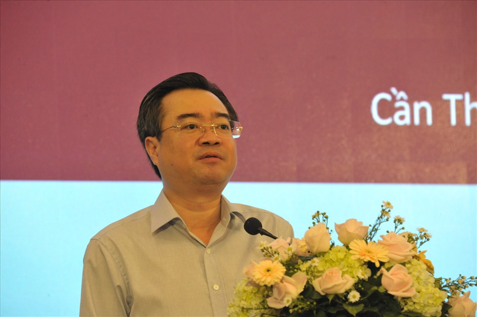 Thứ trưởng Bộ Xây dựng Nguyễn Thanh Nghị - phát biểu tại hội thảo định hướng phát triển hệ thống đô thị, nông thôn tại vùng ĐBSCL. Ảnh: Thành Nhân