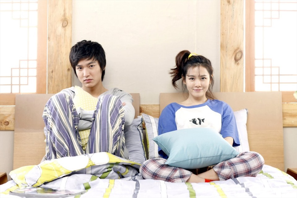 Năm 2010, “Personal Taste” (Nàng ngốc và quân sư) là bộ phim đánh dấu màn kết hợp đầu tiên giữa Lee Min Ho và “tình đầu quốc dân” Son Ye Jin. Ảnh cắt phim.