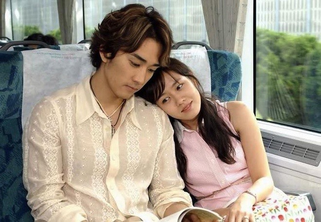 Trong phim, Song Seung Hun vào vai Min Woo - chàng trai mang trong mình vết thương lòng khi người yêu ra đi ngay trong ngày cưới. Son Ye Jin hóa thân thành Shim Hye Won - cô gái xinh đẹp mắc bệnh tim quái ác. Định mệnh đưa số phận hai người xích lại gần nhau và nảy sinh tình cảm. Ảnh cắt phim.