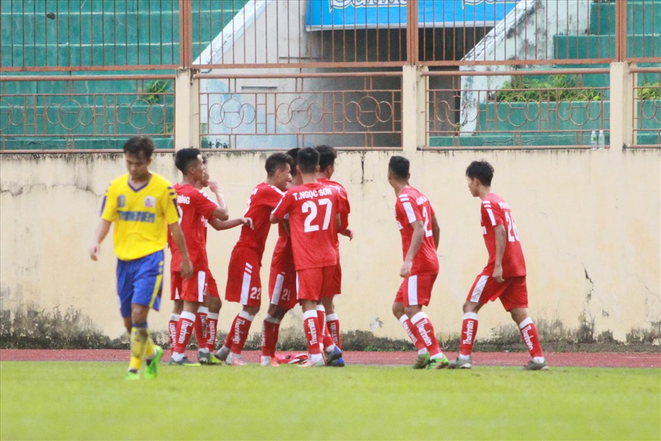 Nam Định ăn mừng bàn thắng. Ảnh: Thanh Vũ