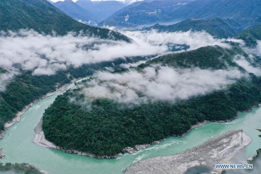 Sông Yarlung Zangbo ở Tây Tạng trong bức ảnh ngày 2.12.2020. Ảnh: Xinhua