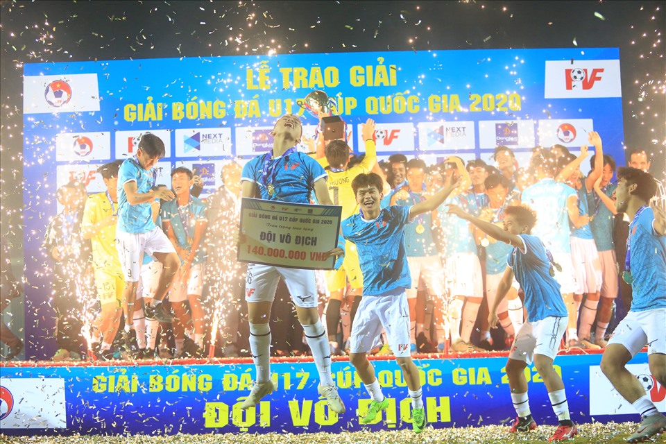 U17 PVF ăn mừng chức vô địch u17 Cúp Quốc gia 2020. Ảnh: VFF