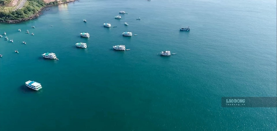 Mục tiêu quan trọng hiện nay là xây dựng Phú Quốc trở thành thành phố biển đảo đầu tiên của Việt Nam, là trung tâm du lịch và dịch vụ cao cấp của quốc gia và khu vực Đông - Nam Á. Việc đầu tư hoàn chỉnh kết cấu hạ tầng, kết nối đồng bộ các khu đô thị, các khu dân cư, tái định cư, chỉnh trang đô thị, ổn định sinh kế của người dân sẽ từng bước hướng đến xây dựng thành phố Phú Quốc văn minh, hiện đại, hài hòa và thân thiện.