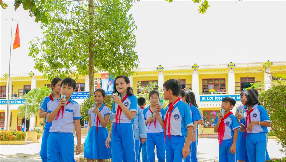 Năm 2020, thông qua các chương trình như Cặp lá yêu thương, Quỹ sữa Vươn cao Việt Nam, Vinamilk đã mang niềm vui và hàng triệu ly sữa đến với trẻ em cả nước.