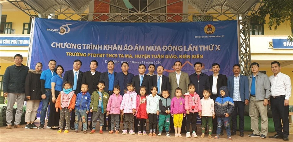 Tập đoàn Bảo Việt triển khai chương trình Khăn áo ấm mùa đông tại Điện Biên.