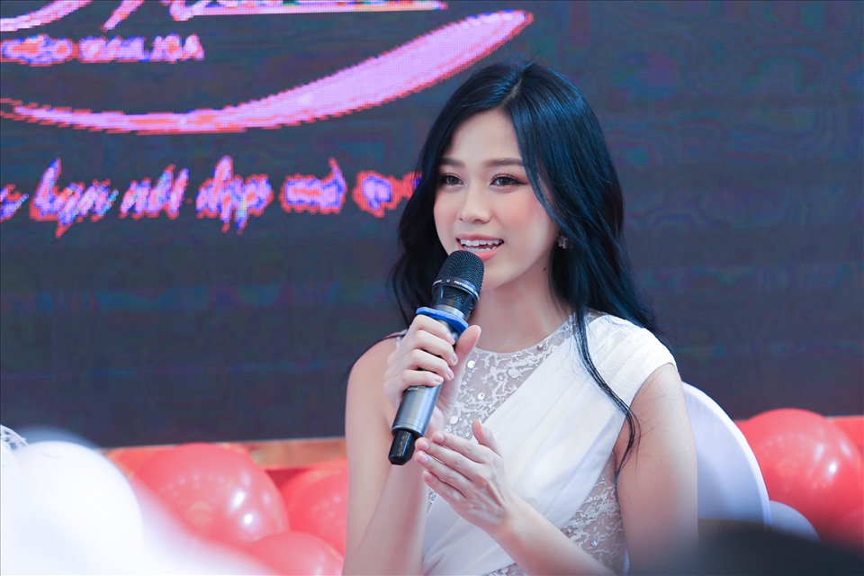 Cũng tại sự kiện, đã diễn ra talkshow về bí quyết làm đẹp của các nàng Hoa hậu, Á hậu của Việt Nam.