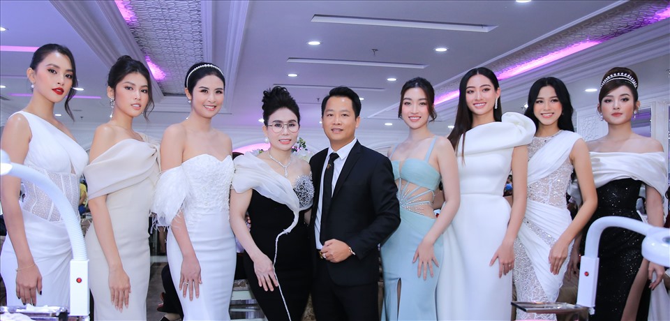 Đây là lần hiếm hoi mà 7 Hoa hậu, Á hậu của Việt Nam đứng chung một khung hình.