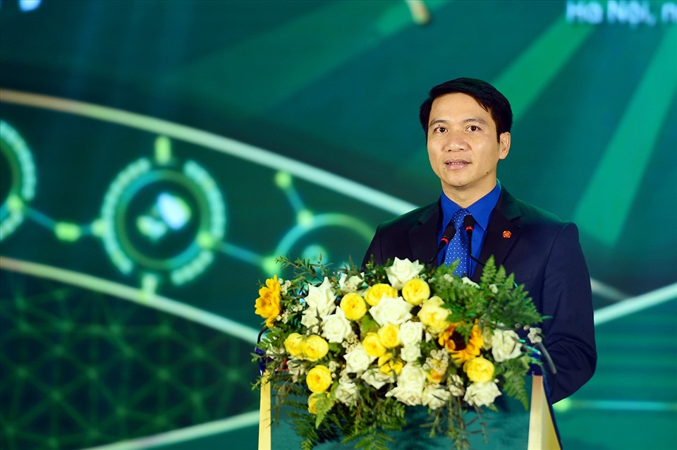 Ông Nguyễn Ngọc Lương phát biểu tại Lễ trao giải thưởng Lương Định Của. Ảnh Triều Dương