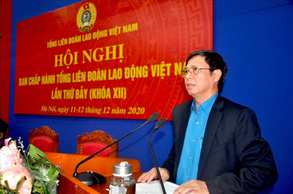 Ông Nguyễn Văn Cảnh – Chủ tịch LĐLĐ tỉnh Bắc Giang – tham luận tại hội nghị. Ảnh: Quỳnh Hân.
