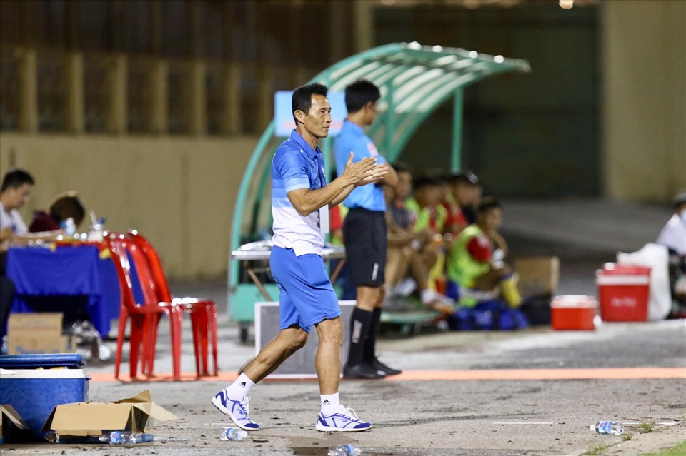 Huấn luyện viên Nguyễn Tý của U21 Khánh Hoà. Ảnh: Trọng Hiếu