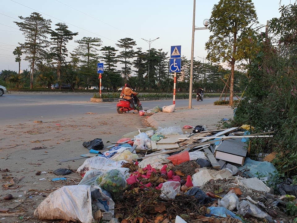 Tình trạng này cũng xảy ra tại Đại lộ Chu Văn An.