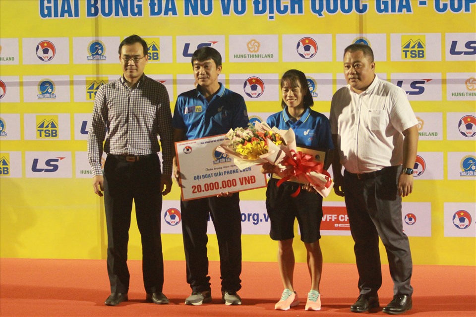 Câu lạc bộ Hà Nội I Watabe giành Giải Phong cách.