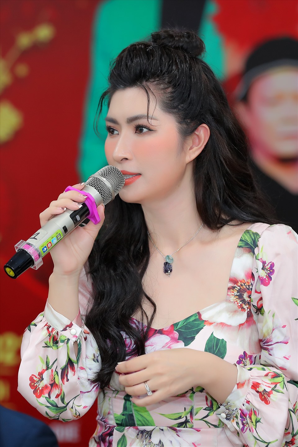Nữ ca sĩ Nguyễn Hồng Nhung trở về từ Mỹ và dành thời gian góp mặt cùng các nghệ sĩ tại chương trình. Ảnh: BTC.