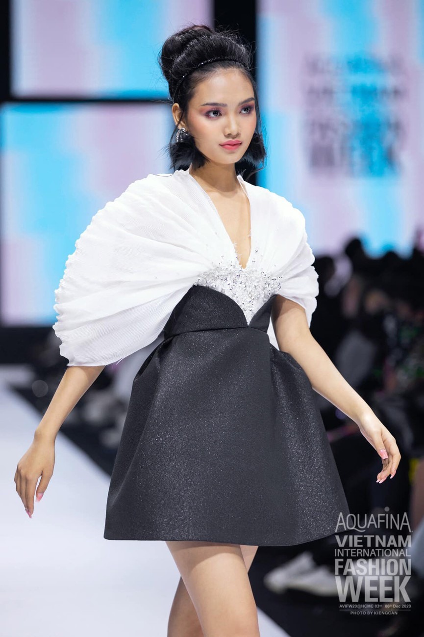Top 5 Người đẹp Nhân ái HHVN 2020 Nguyễn Thị Phượng gây bất ngờ khi xuất hiện tại Tuần lễ Thời trang Quốc tế Việt Nam Vietnam International Fashion Week 2020.