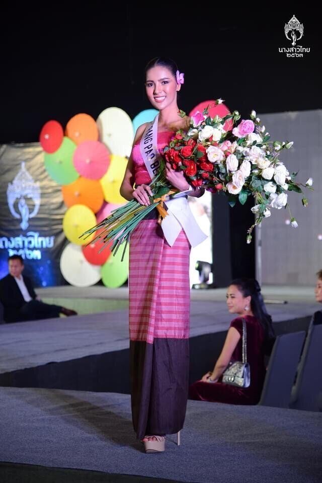 Tại Thái Lan, Pongpraphan hoạt động người mẫu tự do. Nhờ gương mặt và làn da đẹp, cô trúng nhiều hợp đồng quảng cáo sản phẩm dưỡng da. Tân Hoa hậu Thái Lan được gần 20.000 người theo dõi trên Instagram. Ảnh: Miss Thailand