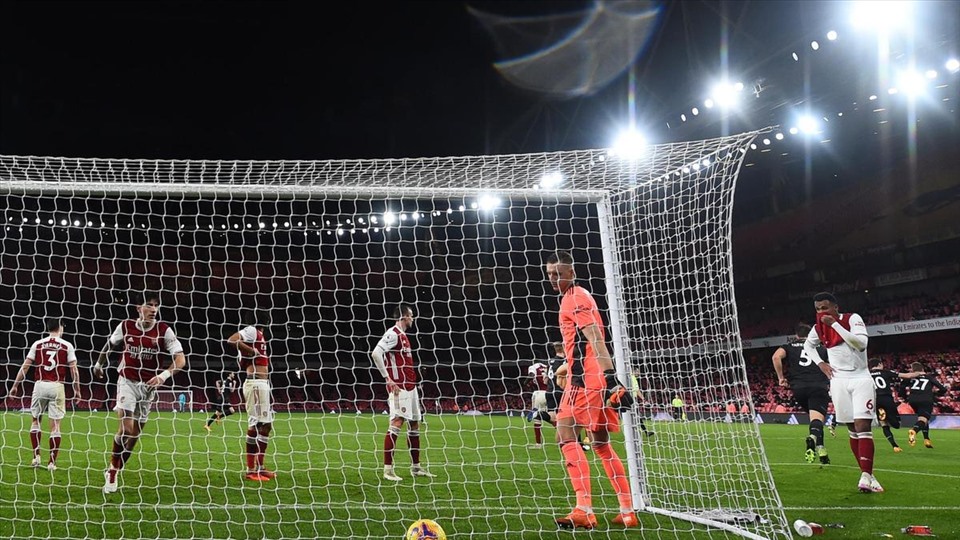 Arsenal thất bại với bàn phản lưới nhà của đội trưởng Pierre-Emerick Aubameyang. Ảnh: AFP