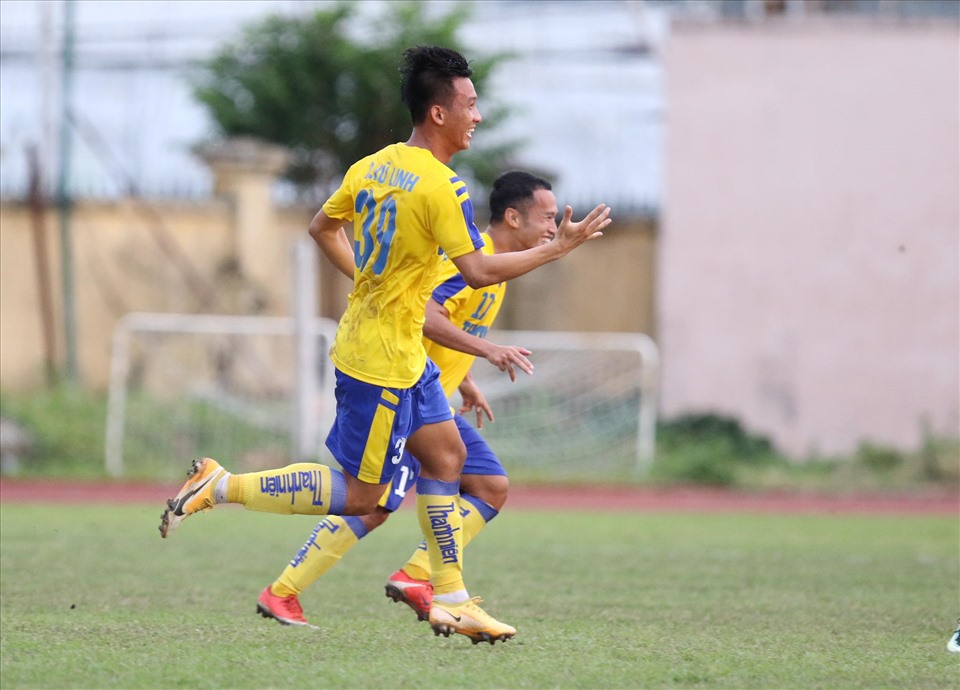 U21 Đồng Tháp khi liền 2 bàn trong phút bù giờ để giành vé vào bán kết.