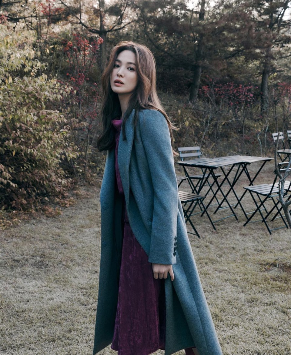 Hiện tại, sau cuộc ly hôn nhiều ồn ào với Song Joong Ki lẫn tin đồn quay lại với Hyun Bin hay “phim giả tình thật” với Park Bo Gum,,, Song Hye Kyo vẫn lẻ bóng dù đã xấp xỉ U40. Ảnh: Instagram NV.