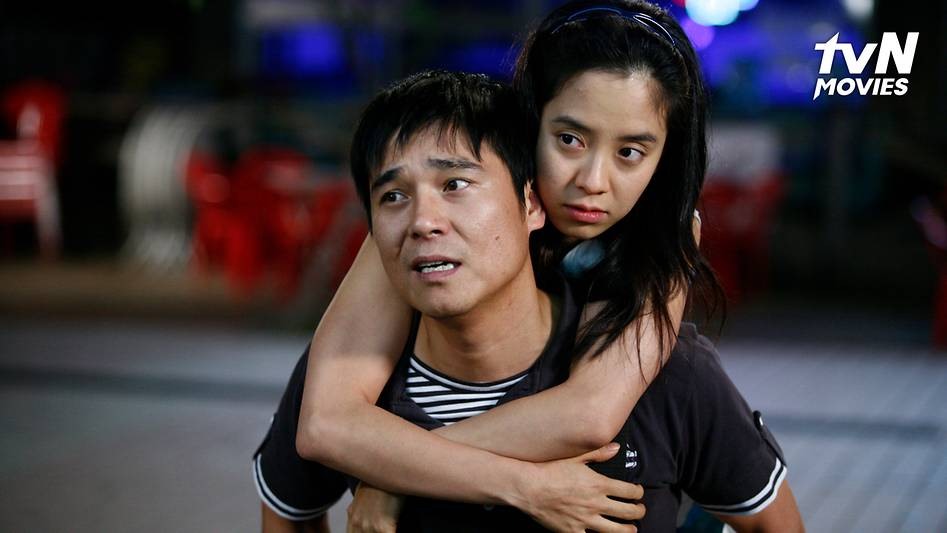 Ngoài Son Ye Jin, màn ảnh Hàn từng có phen sóng gió khi nàng “ngọc nữ” có vẻ ngoài trong sáng Song Ji Hyo nhận lời đóng chính phim 18+ “Tình dục là chuyện nhỏ 2”. Ảnh poster.