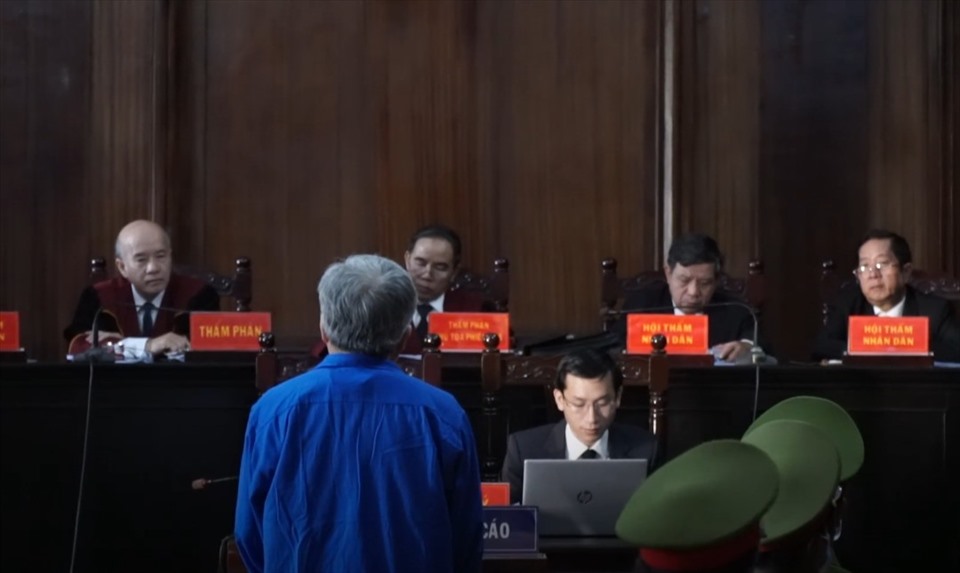 Bị cáo Phạm Văn Diệt trả lời câu hỏi của HĐXX. Ảnh: Anh Tú