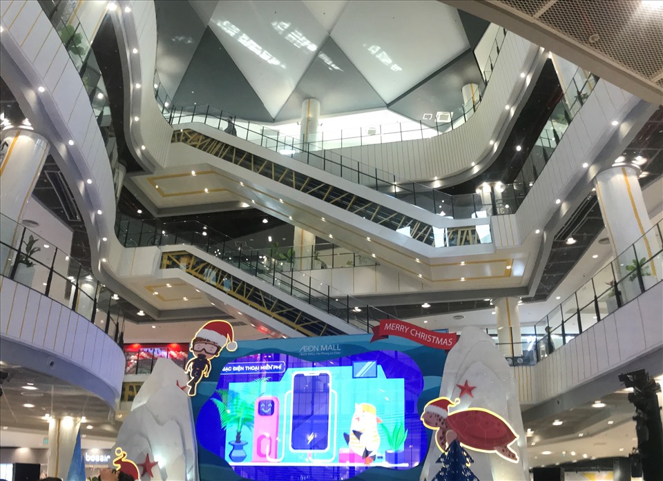 Aeon Mall Hải Phòng là nơi mua sắm đầy thú vị, với không gian rộng rãi và được bày trí đẹp mắt. Năm 2024, Aeon Mall Hải Phòng sẽ có nhiều thương hiệu mới và cập nhật những xu hướng mua sắm mới nhất, đem đến trải nghiệm tuyệt vời cho khách hàng.